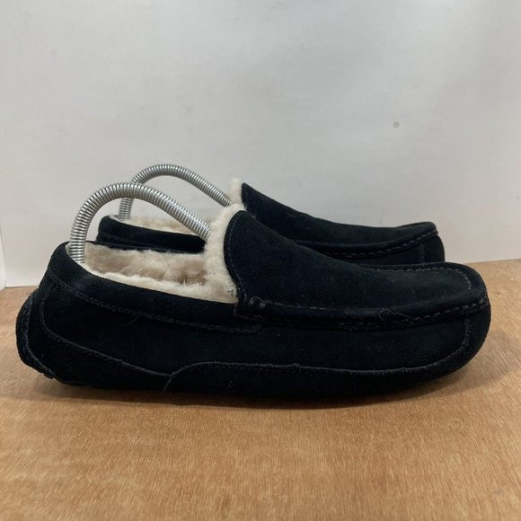 🌟Uggs 👀Ascot Men        Size 9, Black Suede Slipper Sheepskin Lined (Slip Ons) - Picture 1 of 9